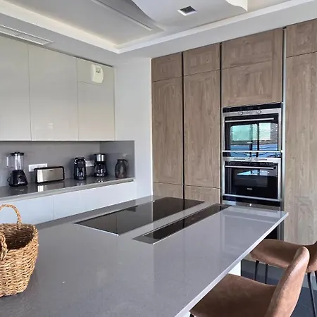 Duplex T4 De Standing Les Pieds Dans L'eau - Vue Mer&jacuzzi *