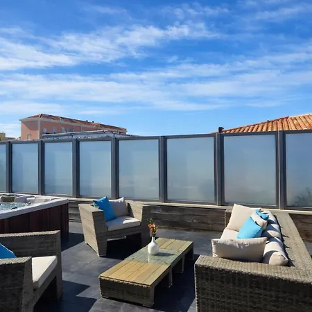 Duplex T4 De Standing Les Pieds Dans L'eau - Vue Mer&jacuzzi *