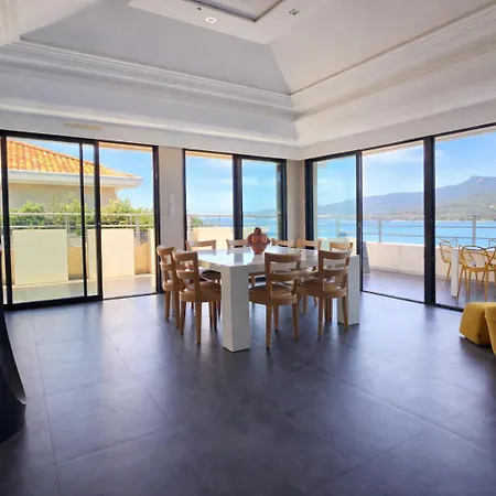 Duplex T4 De Standing Les Pieds Dans L'eau - Vue & Jacuzzi