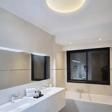 Duplex T4 De Standing Les Pieds Dans L'eau - Vue Mer&jacuzzi *